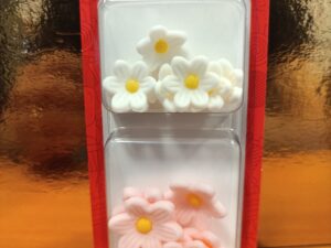 fiorellini rosa e bianchi in zucchero